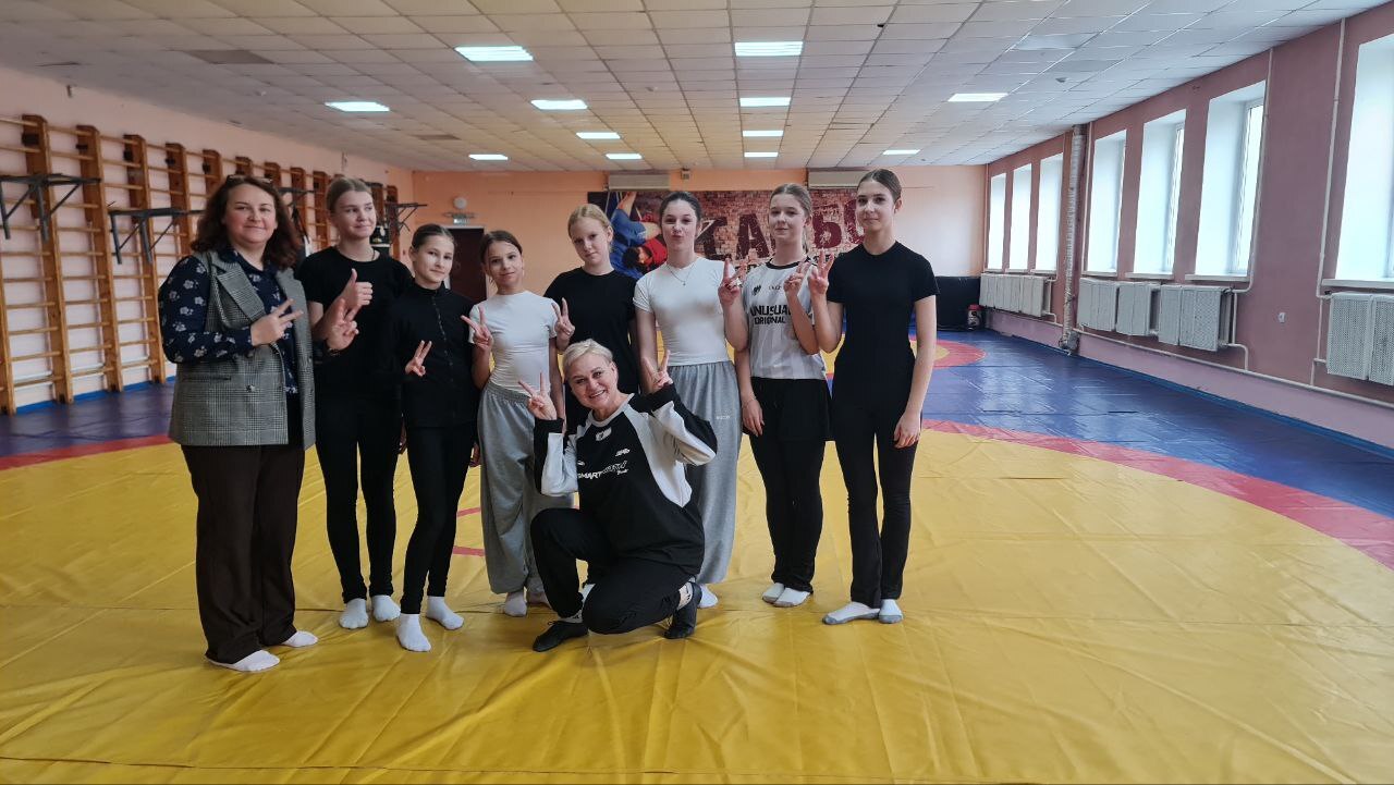 28 октября педагог дополнительного образования Центра детского творчества Рословец И.Б. в рамках социального партнерства организовала мастер – класс «Народный танец» для детей, посещающих МБУДО СШ «Луч» им. В. Фридзона 28 октября педагог дополнительного образования Центра детского творчества Рословец И.Б. в рамках социального партнерства организовала мастер – класс «Народный танец» для детей, посещающих МБУДО СШ «Луч» им. В. Фридзона