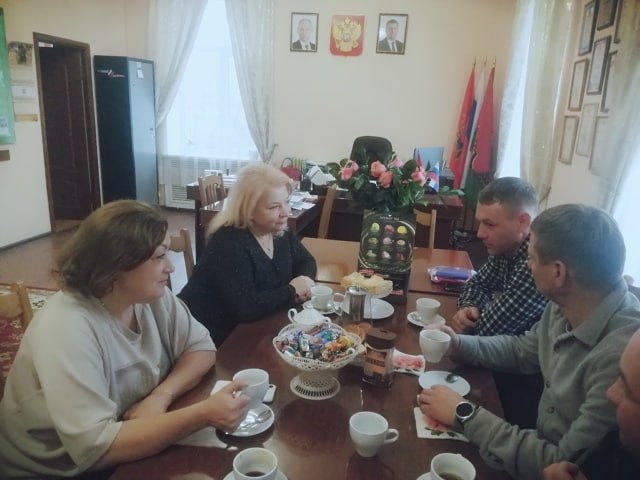 Накануне Дня народного единства в ГДК имени Горького состоялась встреча с участниками волонтёрского движения Володарского района Накануне Дня народного единства в ГДК имени Горького состоялась встреча с участниками волонтёрского движения Володарского района