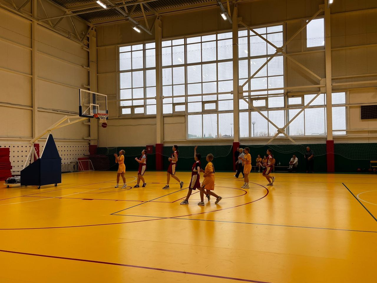 25 октября в стенах МАУ ФОК "Юность" прошли соревнования по баскетболу среди спортивных клубов школ Выгоничского района "ЛОКОБАСКЕТ-ШКОЛЬНАЯ ЛИГА ", посвященных памяти Героев СВО 25 октября в стенах МАУ ФОК "Юность" прошли соревнования по баскетболу среди спортивных клубов школ Выгоничского района "ЛОКОБАСКЕТ-ШКОЛЬНАЯ ЛИГА ", посвященных памяти Героев СВО