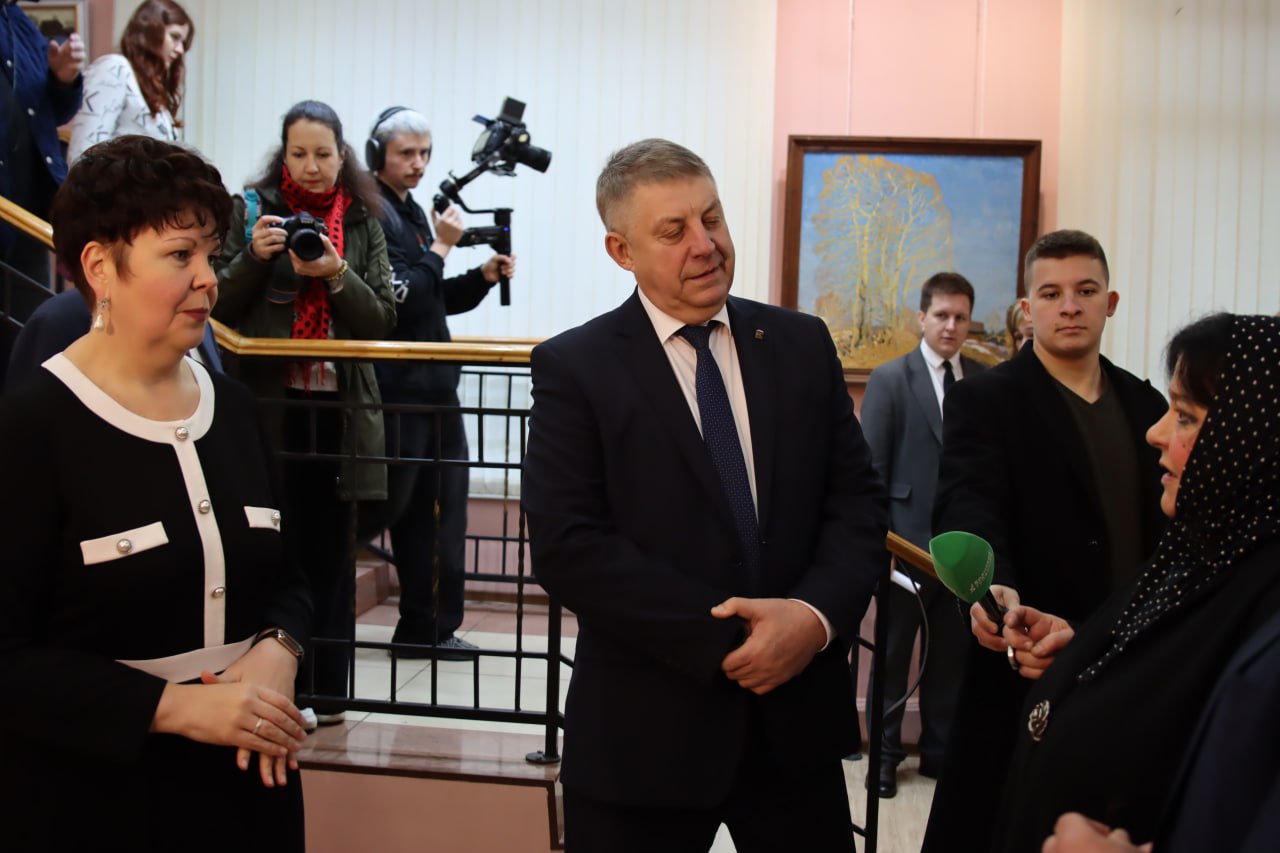 «Если мы своим искусством пробуждаем в людях добрые светлые чувства к своей Родине, к её людям, природе, выше награды нам не нужно» - выдающиеся художники Алексей Петрович и Сергей Петрович Ткачевы «Если мы своим искусством пробуждаем в людях добрые светлые чувства к своей Родине, к её людям, природе, выше награды нам не нужно» - выдающиеся художники Алексей Петрович и Сергей Петрович Ткачевы