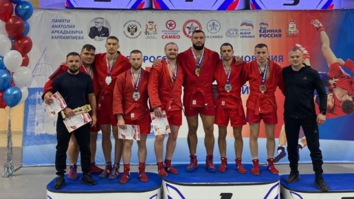 Брянские самбисты завоевали 7 медалей на всероссийских соревнованиях в Смоленске