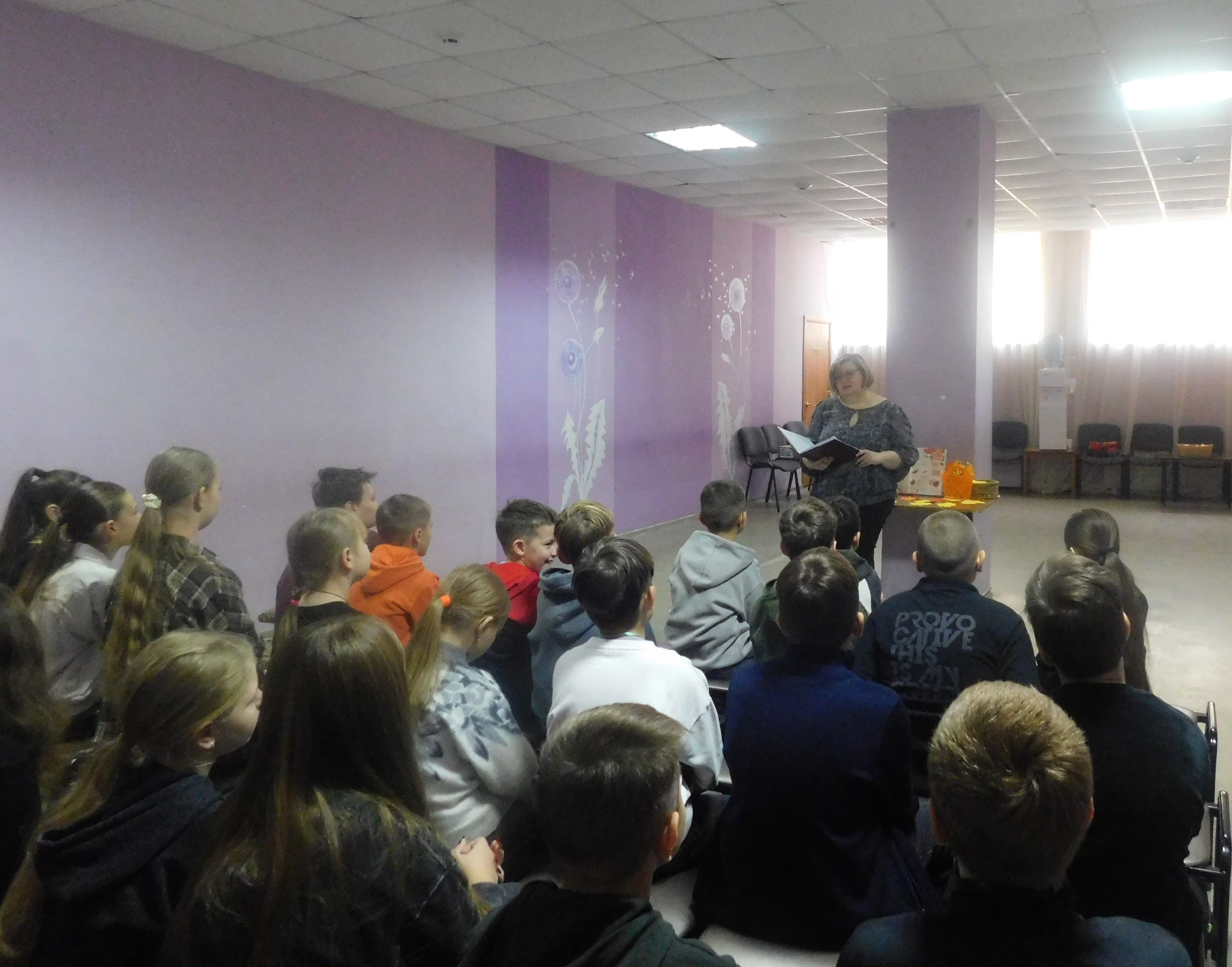 Осень похожа на сказку. Деревья волшебным образом окрашиваются в разные цвета, лес озаряют золотистые и багряные оттенки