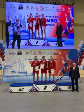 Брянские самбисты завоевали медали соревнований в Смоленске