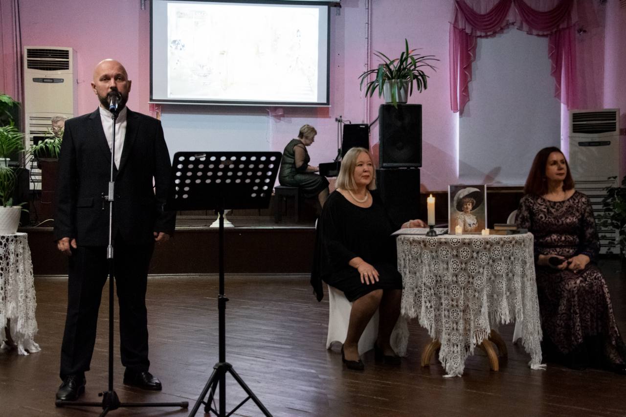 О ярких и талантливых людях, о меценатах Брянщины, о литературных и музыкальных именах родного края, в рамках проекта Пушкинская карта рассказали на мероприятии «Создатели родной земли» в Доме культуры Советского района О ярких и талантливых людях, о меценатах Брянщины, о литературных и музыкальных именах родного края, в рамках проекта Пушкинская карта рассказали на мероприятии «Создатели родной земли» в Доме культуры Советского района