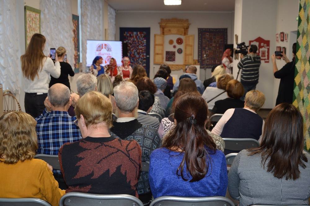 В Центре «Народное творчество открылась выставка работ народной школы-студии «Мастер»   В Центре «Народное творчество открылась выставка работ народной школы-студии «Мастер»