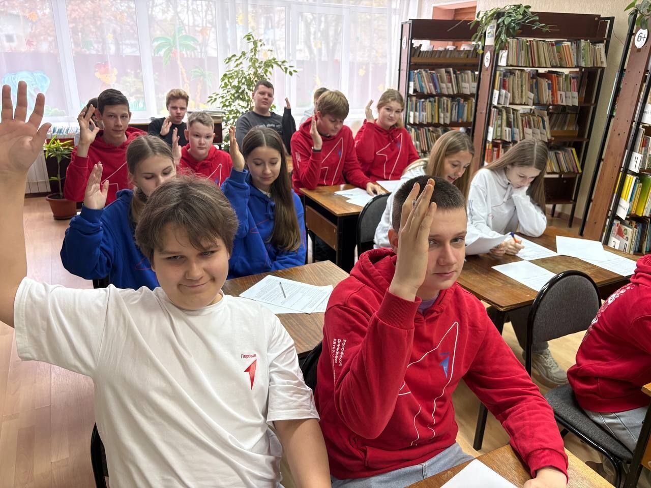 30 октября в Клинцовской детской библиотеке состоялся первый муниципальный этап ежегодной Всероссийской олимпиады «Символы России», которая в этом году посвящена 80-летию Победы в Великой Отечественной войне 30 октября в Клинцовской детской библиотеке состоялся первый муниципальный этап ежегодной Всероссийской олимпиады «Символы России», которая в этом году посвящена 80-летию Победы в Великой Отечественной войне