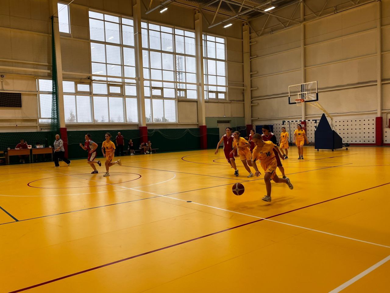 25 октября в стенах МАУ ФОК "Юность" прошли соревнования по баскетболу среди спортивных клубов школ Выгоничского района "ЛОКОБАСКЕТ-ШКОЛЬНАЯ ЛИГА ", посвященных памяти Героев СВО 25 октября в стенах МАУ ФОК "Юность" прошли соревнования по баскетболу среди спортивных клубов школ Выгоничского района "ЛОКОБАСКЕТ-ШКОЛЬНАЯ ЛИГА ", посвященных памяти Героев СВО