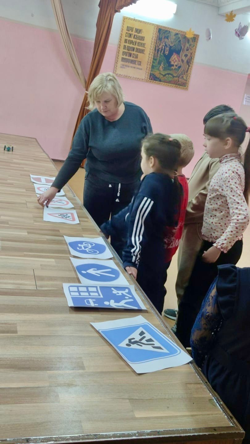 Очень интересно и увлекательно прошёл один из дней осенних каникул в Центре детского творчества Очень интересно и увлекательно прошёл один из дней осенних каникул в Центре детского творчества