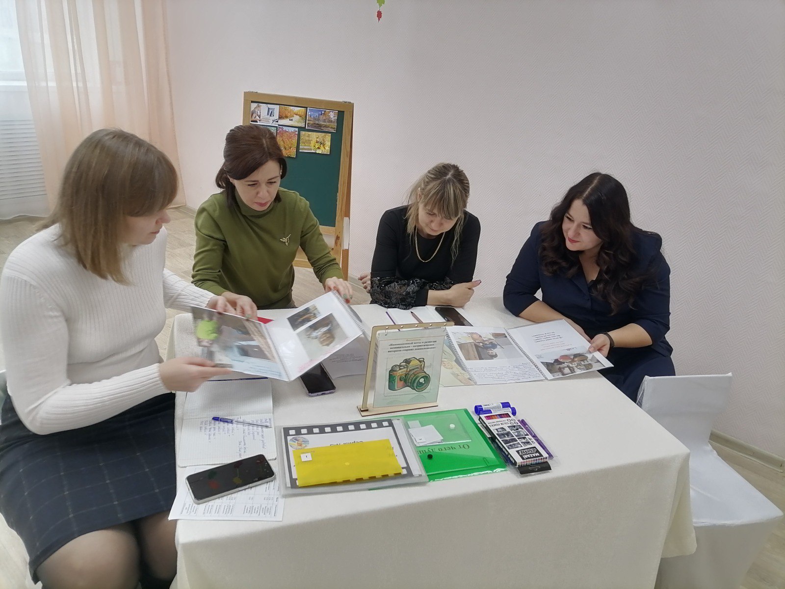 На базе МБДОУ – детский сад комбинированного вида №31 «Золотая рыбка» г.Клинцы 30.10.2025г. прошло городское методическое объединение будущих руководителей «Дошкольное детство от А до Я» Фотопоиск «Инновационный метод в... На базе МБДОУ – детский сад комбинированного вида №31 «Золотая рыбка» г.Клинцы 30.10.2025г. прошло городское методическое объединение будущих руководителей «Дошкольное детство от А до Я» Фотопоиск «Инновационный метод в...