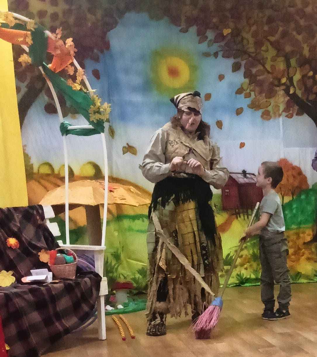 Осенние утренники в детском саду – это всегда удивительные чудеса, волшебные краски, звонкий смех воспитанников, море улыбок и веселья