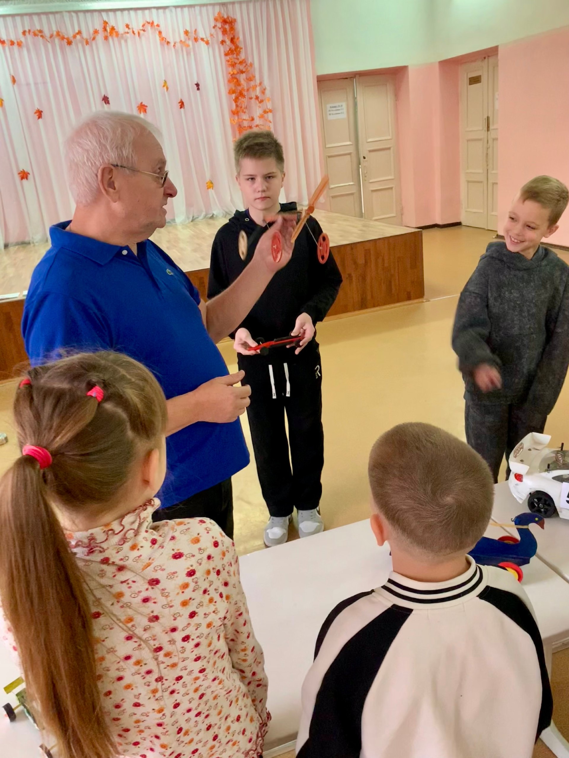 Очень интересно и увлекательно прошёл один из дней осенних каникул в Центре детского творчества Очень интересно и увлекательно прошёл один из дней осенних каникул в Центре детского творчества