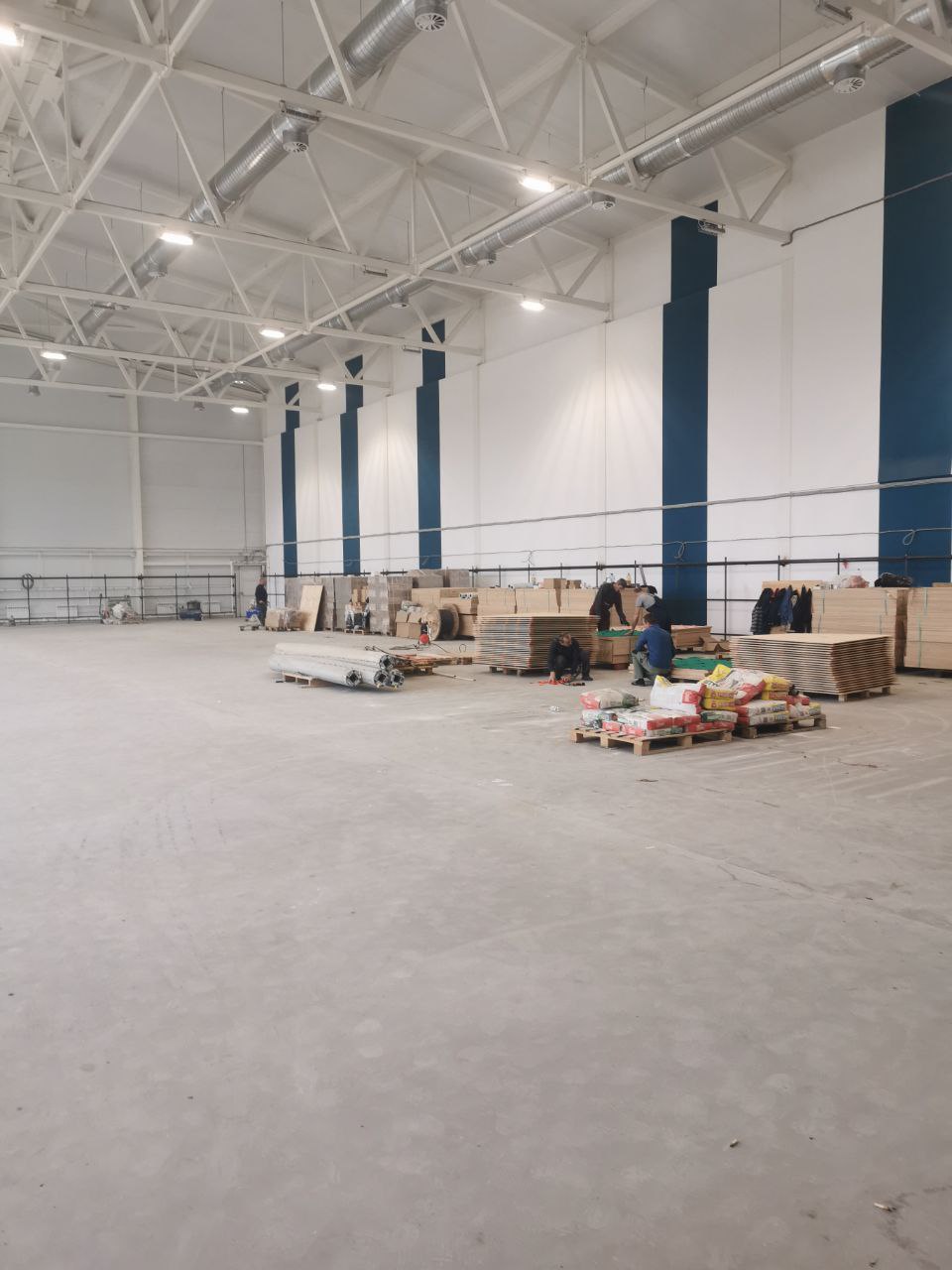 В поселке Клетня продолжается строительство спорткомплекса В поселке Клетня продолжается строительство спорткомплекса