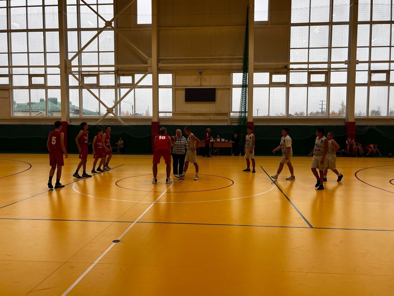 25 октября в стенах МАУ ФОК "Юность" прошли соревнования по баскетболу среди спортивных клубов школ Выгоничского района "ЛОКОБАСКЕТ-ШКОЛЬНАЯ ЛИГА ", посвященных памяти Героев СВО 25 октября в стенах МАУ ФОК "Юность" прошли соревнования по баскетболу среди спортивных клубов школ Выгоничского района "ЛОКОБАСКЕТ-ШКОЛЬНАЯ ЛИГА ", посвященных памяти Героев СВО