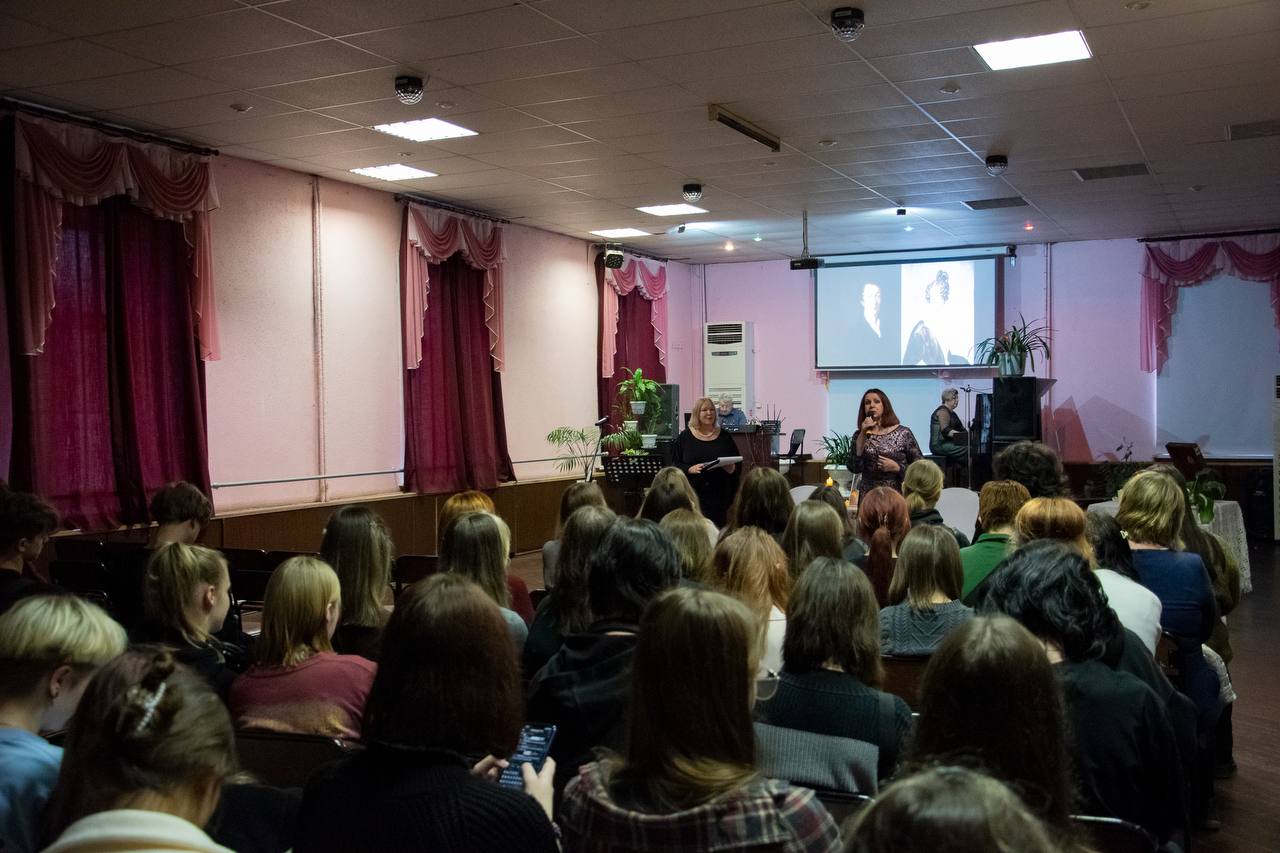 О ярких и талантливых людях, о меценатах Брянщины, о литературных и музыкальных именах родного края, в рамках проекта Пушкинская карта рассказали на мероприятии «Создатели родной земли» в Доме культуры Советского района О ярких и талантливых людях, о меценатах Брянщины, о литературных и музыкальных именах родного края, в рамках проекта Пушкинская карта рассказали на мероприятии «Создатели родной земли» в Доме культуры Советского района