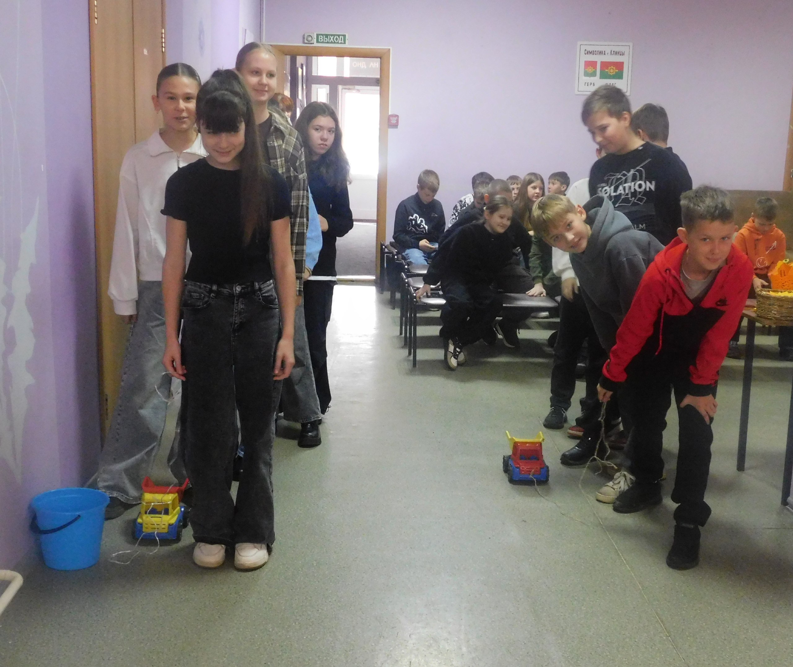 Осень похожа на сказку. Деревья волшебным образом окрашиваются в разные цвета, лес озаряют золотистые и багряные оттенки Осень похожа на сказку. Деревья волшебным образом окрашиваются в разные цвета, лес озаряют золотистые и багряные оттенки