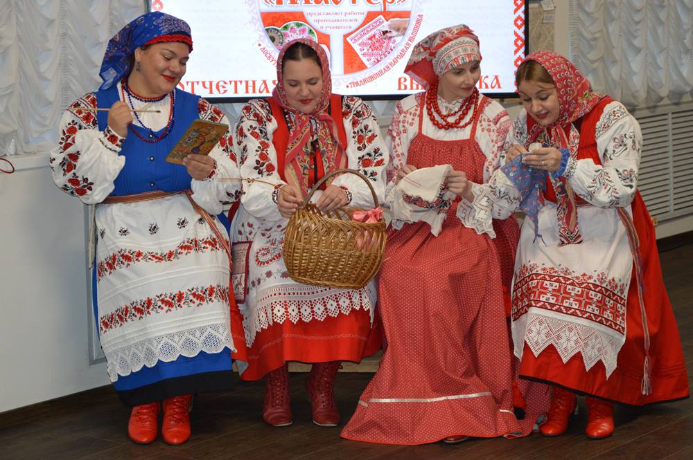 В Центре «Народное творчество открылась выставка работ народной школы-студии «Мастер»   В Центре «Народное творчество открылась выставка работ народной школы-студии «Мастер»