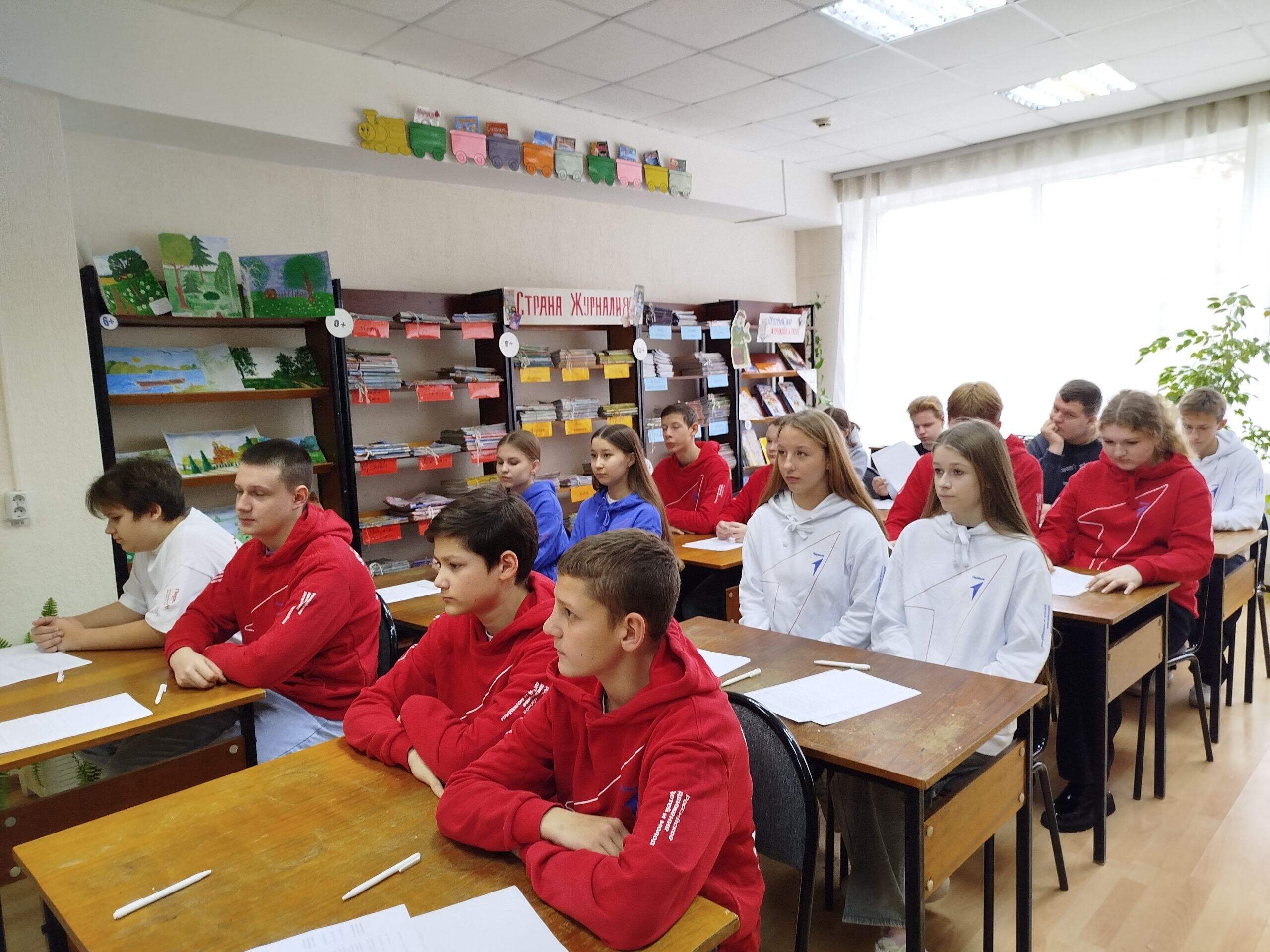 30 октября в Клинцовской детской библиотеке состоялся первый муниципальный этап ежегодной Всероссийской олимпиады «Символы России», которая в этом году посвящена 80-летию Победы в Великой Отечественной войне 30 октября в Клинцовской детской библиотеке состоялся первый муниципальный этап ежегодной Всероссийской олимпиады «Символы России», которая в этом году посвящена 80-летию Победы в Великой Отечественной войне