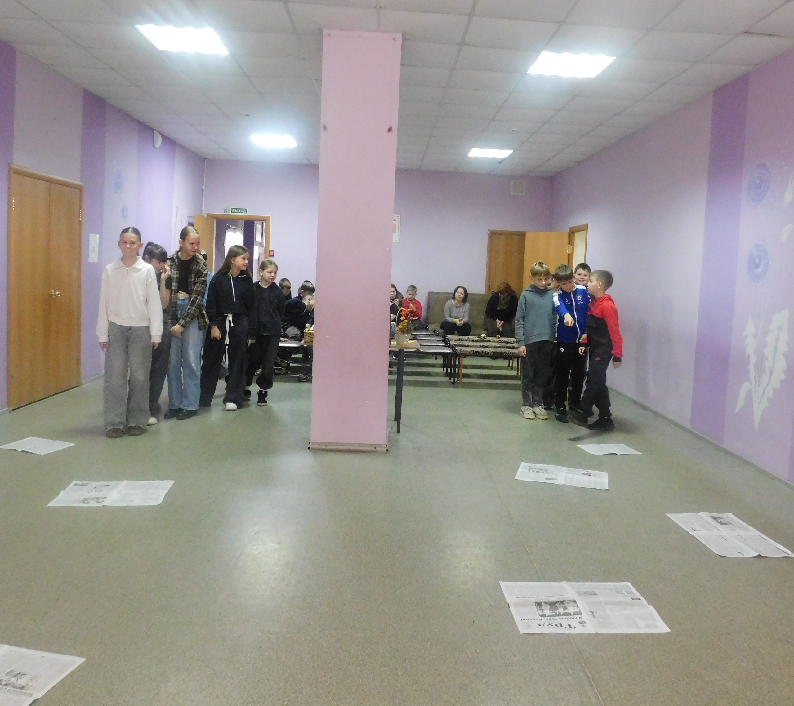 Осень похожа на сказку. Деревья волшебным образом окрашиваются в разные цвета, лес озаряют золотистые и багряные оттенки Осень похожа на сказку. Деревья волшебным образом окрашиваются в разные цвета, лес озаряют золотистые и багряные оттенки