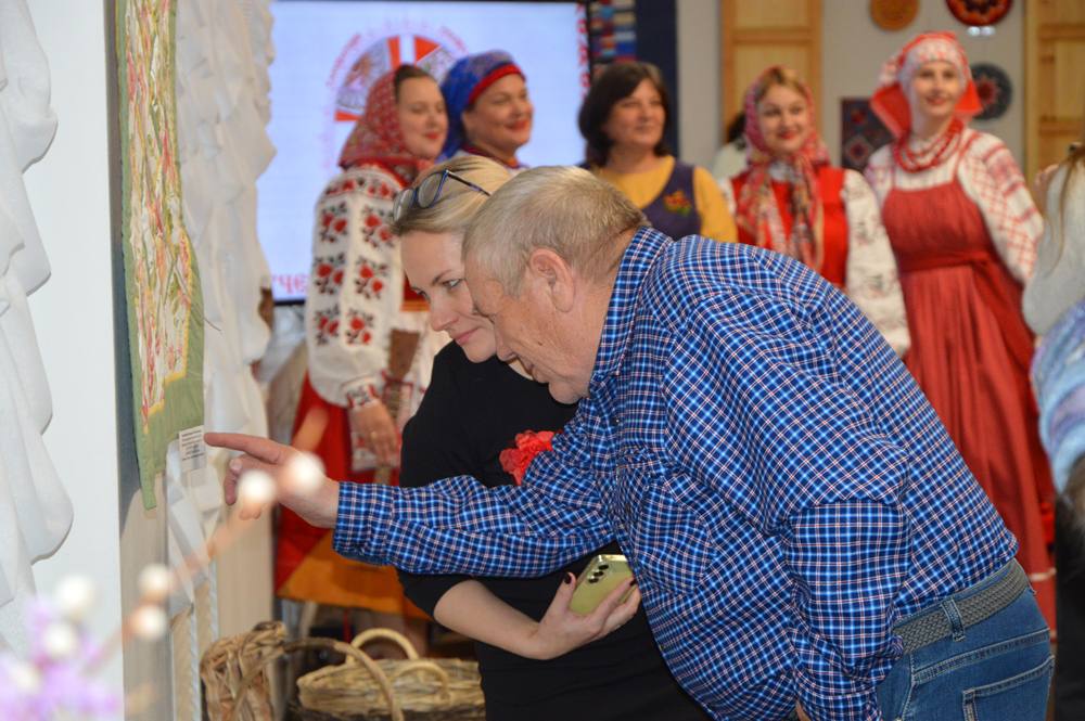 В Центре «Народное творчество открылась выставка работ народной школы-студии «Мастер»   В Центре «Народное творчество открылась выставка работ народной школы-студии «Мастер»