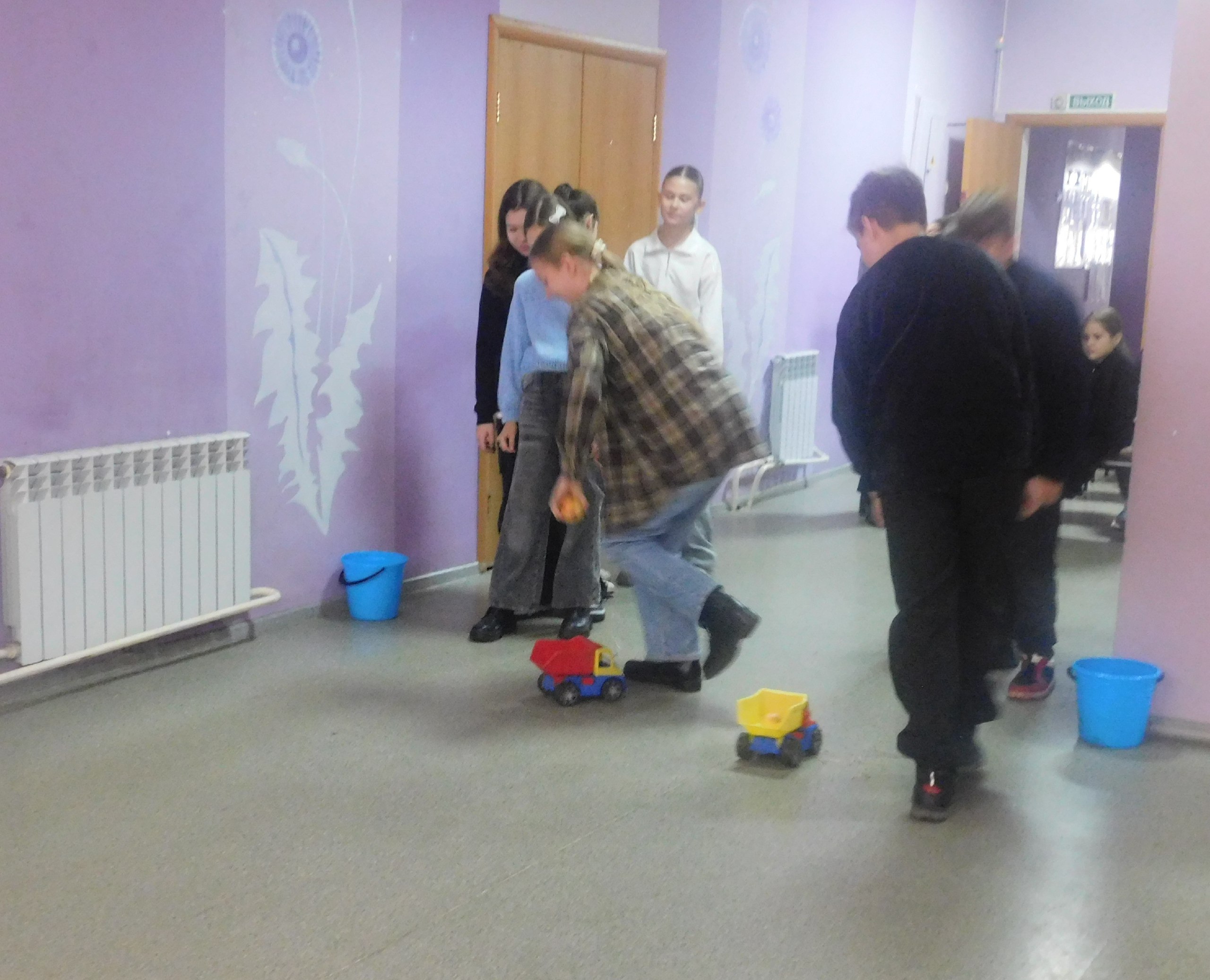 Осень похожа на сказку. Деревья волшебным образом окрашиваются в разные цвета, лес озаряют золотистые и багряные оттенки Осень похожа на сказку. Деревья волшебным образом окрашиваются в разные цвета, лес озаряют золотистые и багряные оттенки