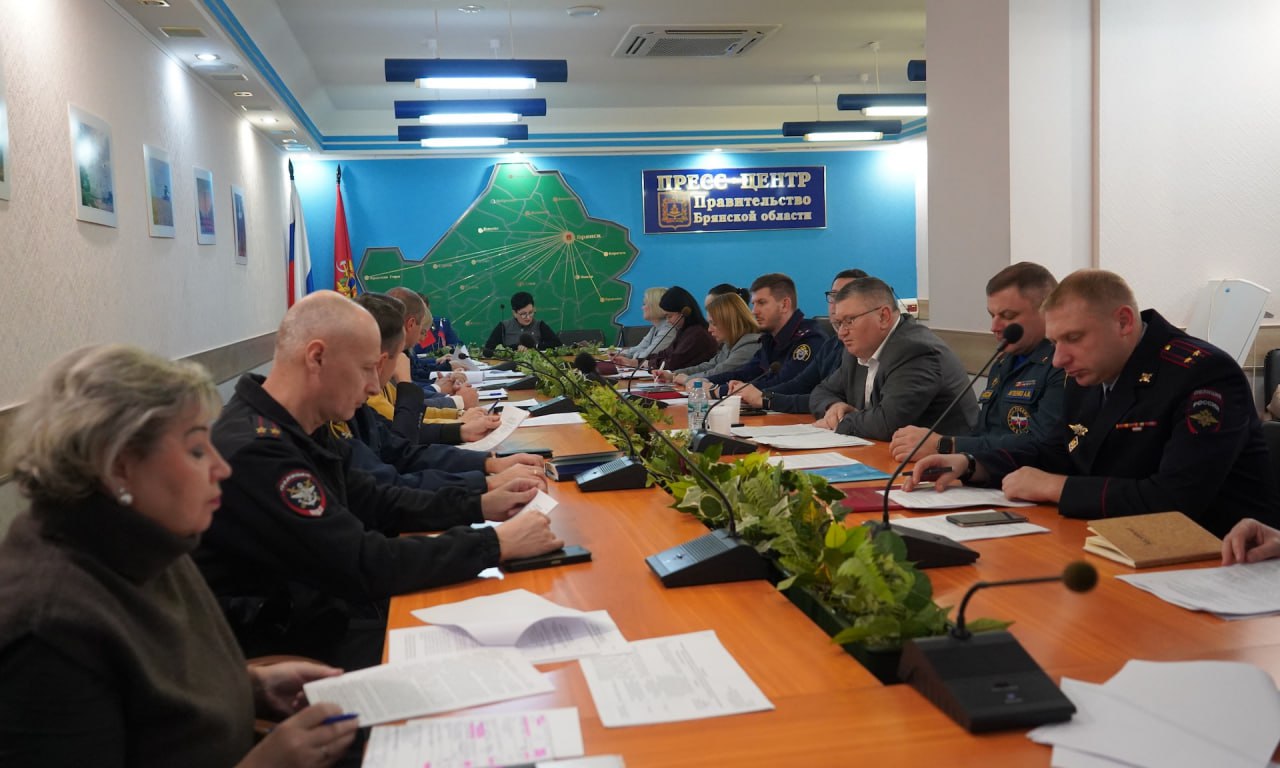 Брянские полицейские приняли участие в заседании комиссии по делам несовершеннолетних и защите их прав