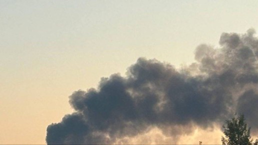 Загоревшийся склад в Брянске тушили 13 пожарных