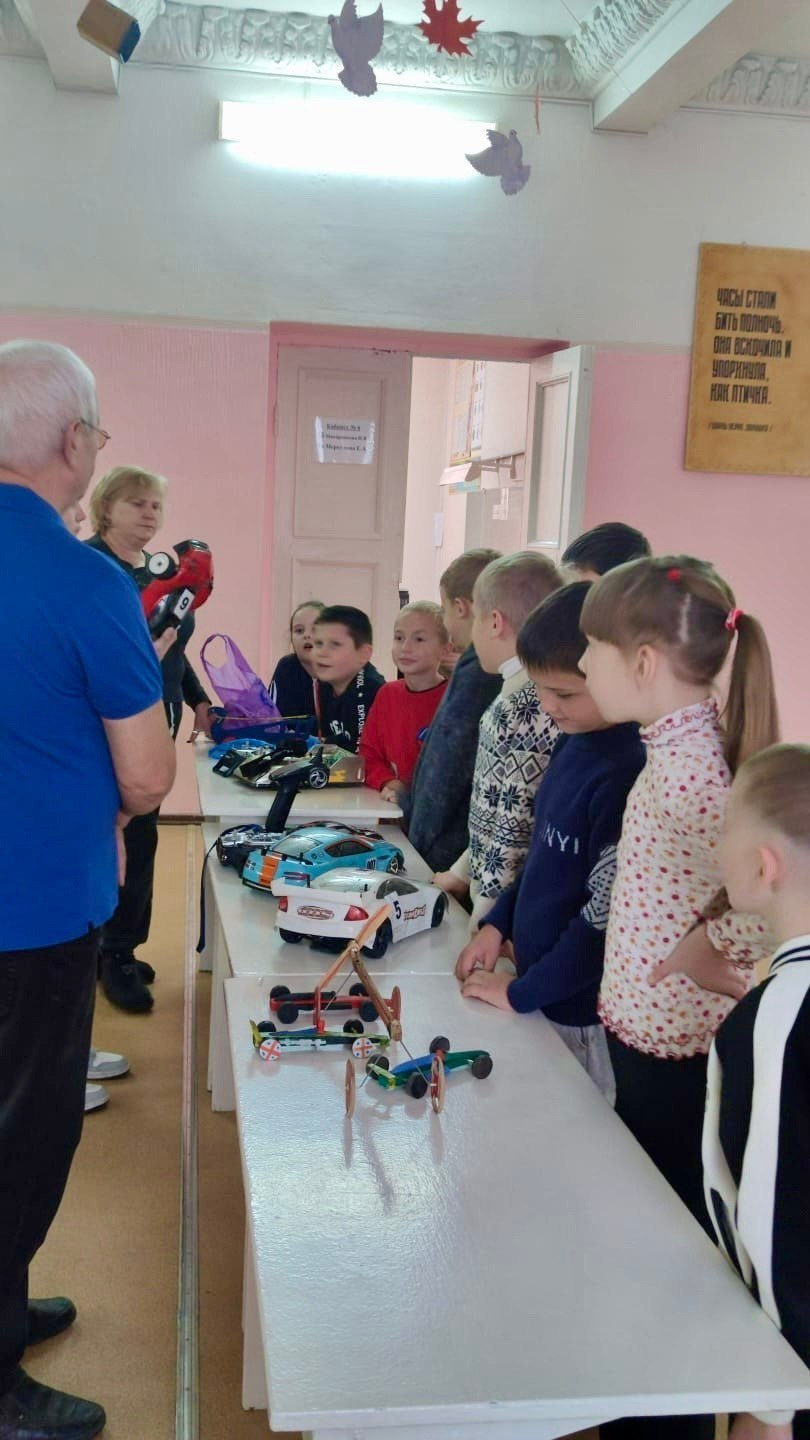 Очень интересно и увлекательно прошёл один из дней осенних каникул в Центре детского творчества Очень интересно и увлекательно прошёл один из дней осенних каникул в Центре детского творчества