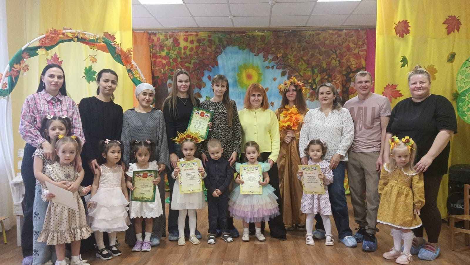 Осенние утренники в детском саду – это всегда удивительные чудеса, волшебные краски, звонкий смех воспитанников, море улыбок и веселья Осенние утренники в детском саду – это всегда удивительные чудеса, волшебные краски, звонкий смех воспитанников, море улыбок и веселья