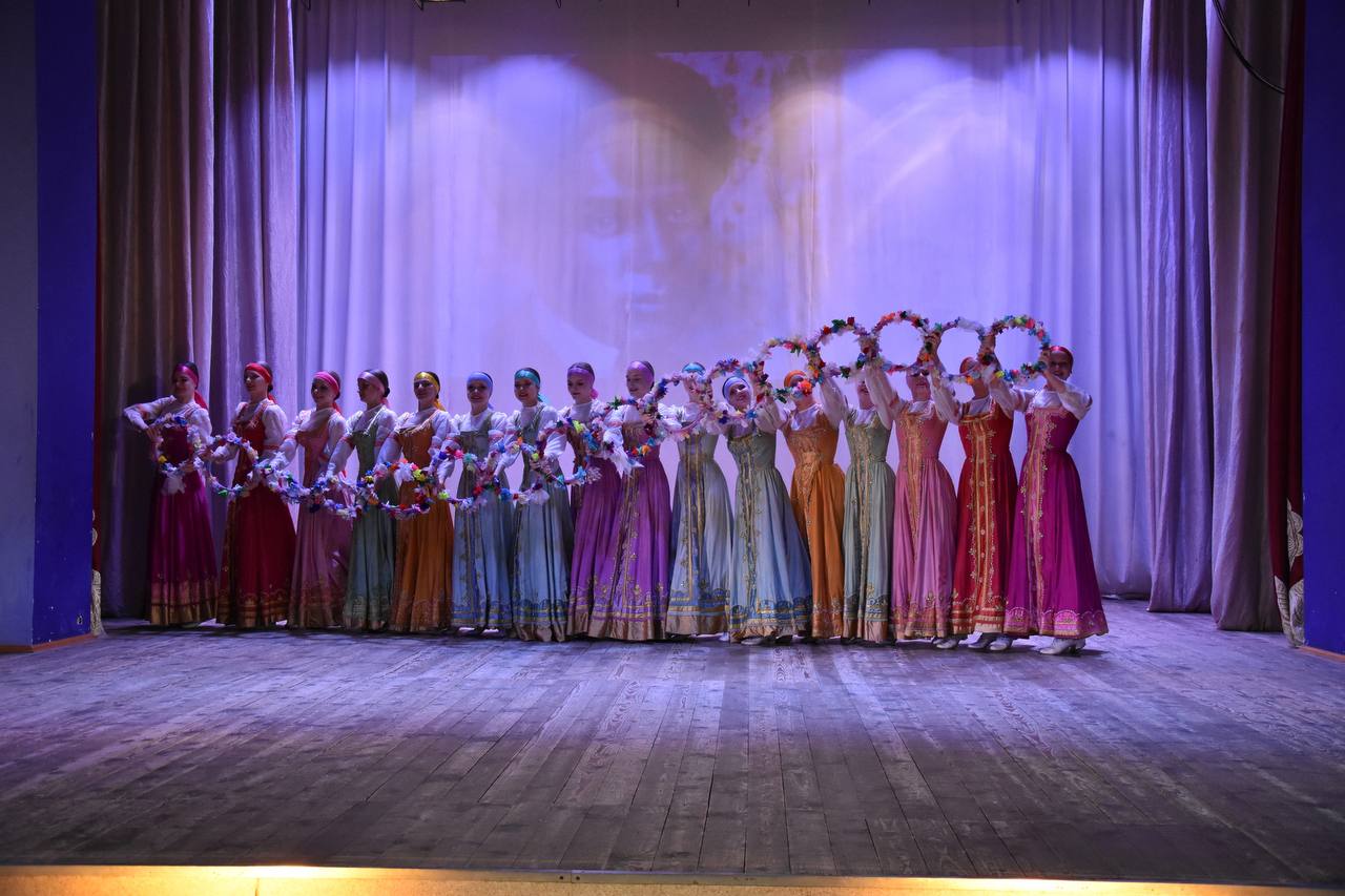 В городе Дятьково прошёл праздничный концерт «Под флагом единства» Ежегодно 4 ноября в России отмечается государственный праздник – День народного единства В городе Дятьково прошёл праздничный концерт «Под флагом единства» Ежегодно 4 ноября в России отмечается государственный праздник – День народного единства