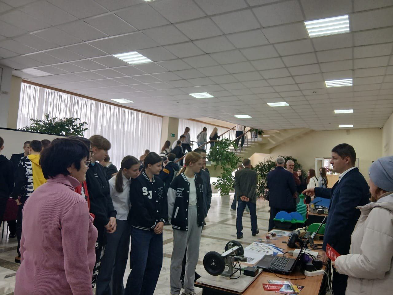 31 октября в Брянском ГАУ прошёл день открытых дверей, в котором приняли участие ученики Агротехкласса МБОУ Хмелевская ООШ совместно с преподавателями 31 октября в Брянском ГАУ прошёл день открытых дверей, в котором приняли участие ученики Агротехкласса МБОУ Хмелевская ООШ совместно с преподавателями