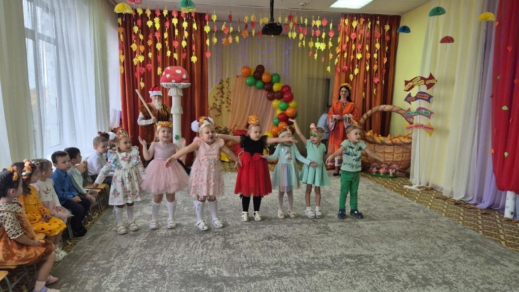 Каждую осень в нашем уютном детском саду №20 "Теремок" г.Клинцы проходят яркие и незабываемые праздники «Осени» Каждую осень в нашем уютном детском саду №20 "Теремок" г.Клинцы проходят яркие и незабываемые праздники «Осени»