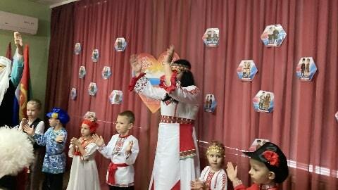 30. 10. 2025 года под девизом «Вместе мы — Россия», в МБДОУ – детский сад №22 «Солнышко», прошло яркое и масштабное событие посвящённое празднованию – «Дня народного единства» 30. 10. 2025 года под девизом «Вместе мы — Россия», в МБДОУ – детский сад №22 «Солнышко», прошло яркое и масштабное событие посвящённое празднованию – «Дня народного единства»