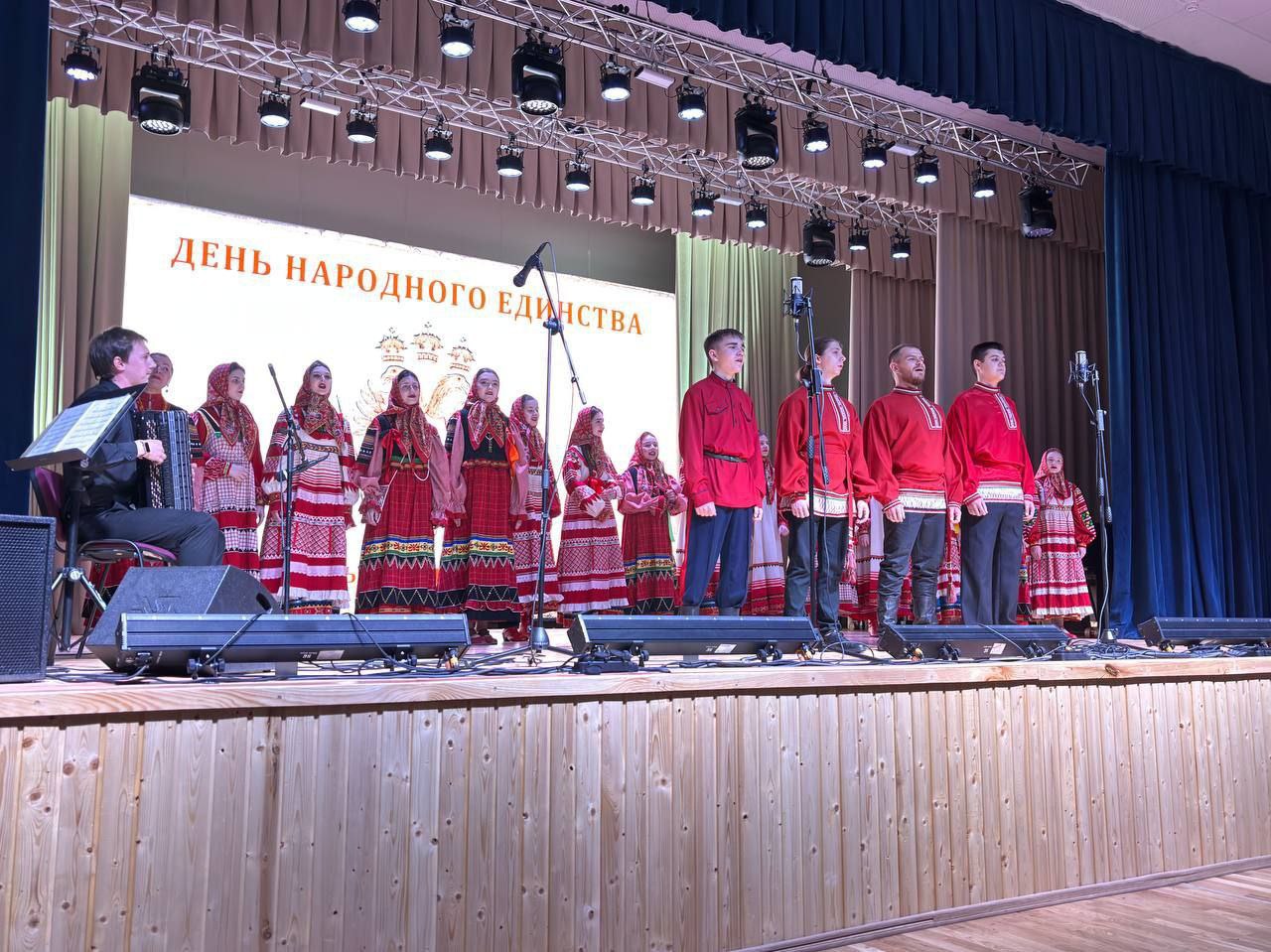 В Брянском областном колледже искусств состоялся торжественный концерт, посвященный Дню народного единства и проведенный по инициативе заведующего отделом духовно-нравственного воспитания молодежи Брянской епархии отца... В Брянском областном колледже искусств состоялся торжественный концерт, посвященный Дню народного единства и проведенный по инициативе заведующего отделом духовно-нравственного воспитания молодежи Брянской епархии отца...