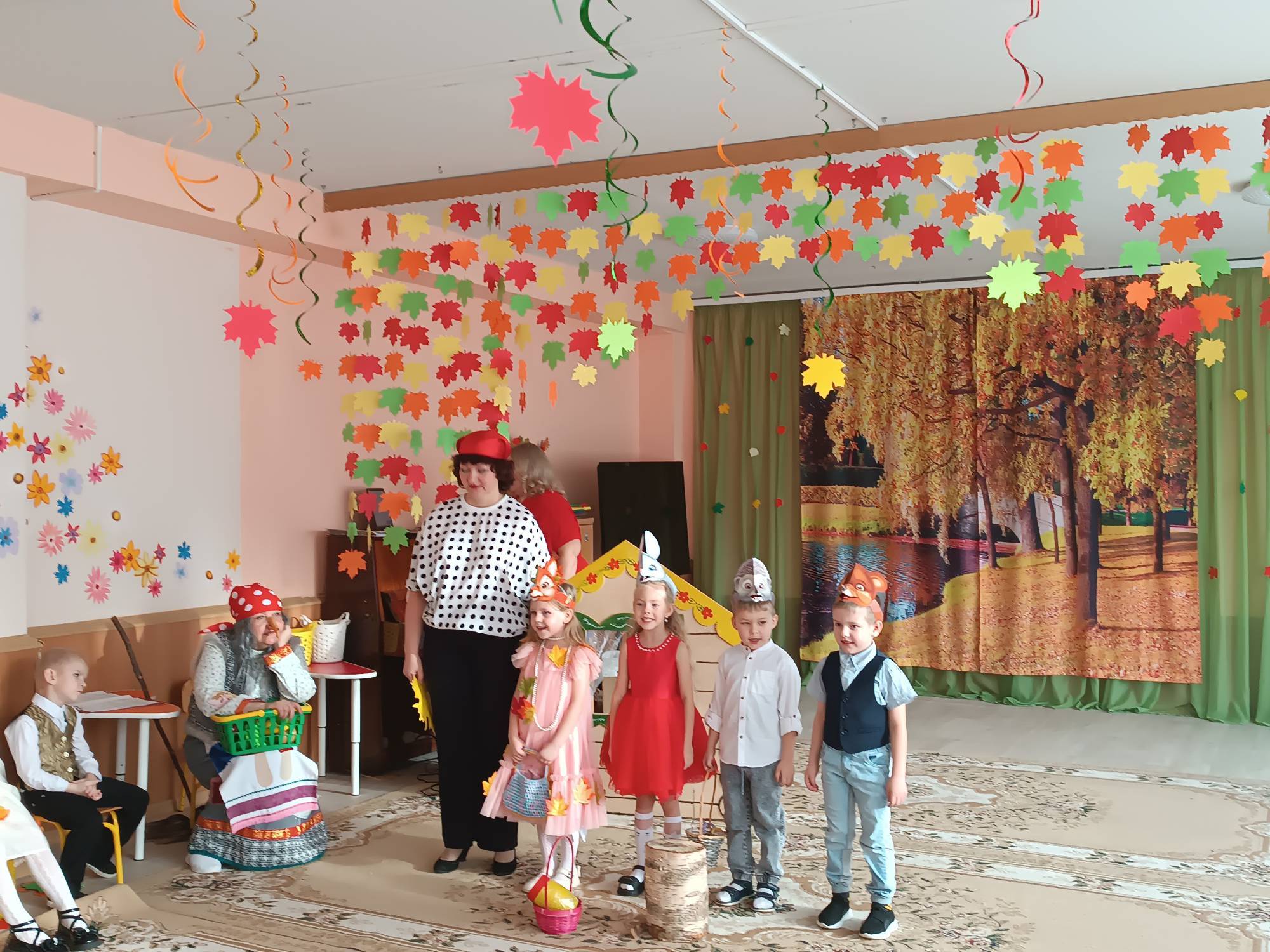 Праздники в детском саду - это всегда волшебство, а осень считается самым волшебным временем года