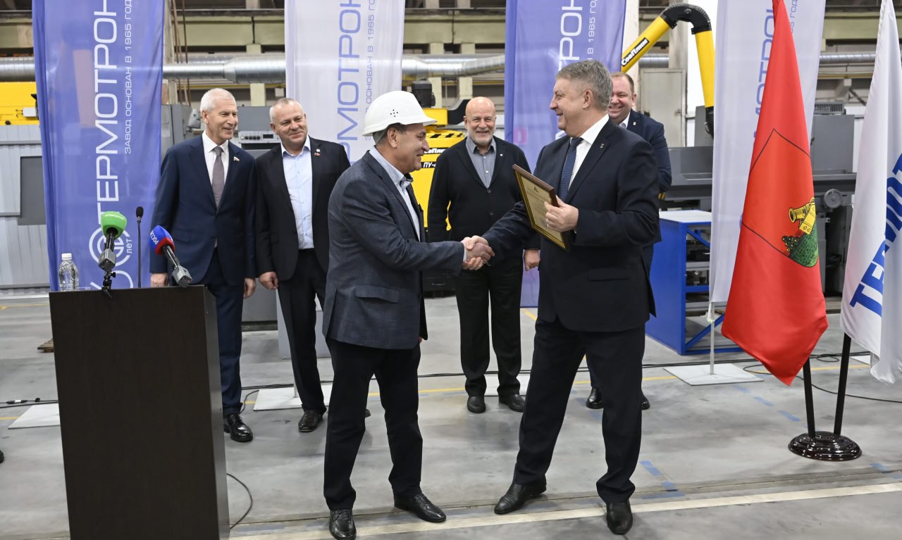 Александр Богомаз: Сегодня вместе с председателем комитета Государственной Думы по физической культуре и спорту Олегом Васильевичем Матыциным посетил ООО «Термотрон-завод» Александр Богомаз: Сегодня вместе с председателем комитета Государственной Думы по физической культуре и спорту Олегом Васильевичем Матыциным посетил ООО «Термотрон-завод»