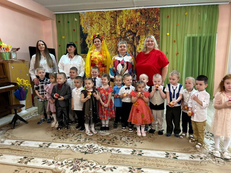 Праздники в детском саду - это всегда волшебство, а осень считается самым волшебным временем года Праздники в детском саду - это всегда волшебство, а осень считается самым волшебным временем года