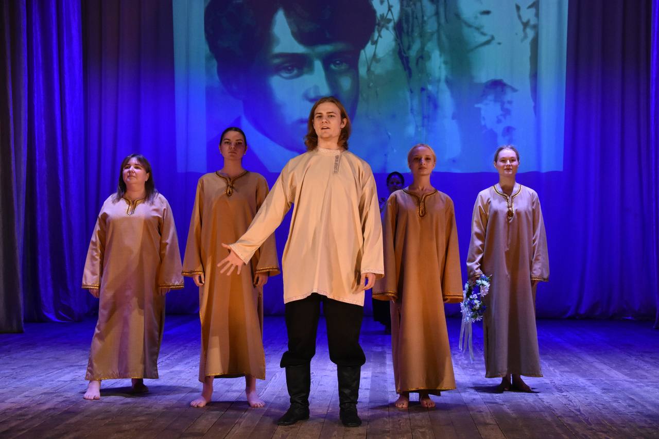 В городе Дятьково прошёл праздничный концерт «Под флагом единства» Ежегодно 4 ноября в России отмечается государственный праздник – День народного единства В городе Дятьково прошёл праздничный концерт «Под флагом единства» Ежегодно 4 ноября в России отмечается государственный праздник – День народного единства