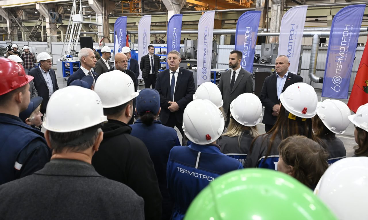 Александр Богомаз: Сегодня вместе с председателем комитета Государственной Думы по физической культуре и спорту Олегом Васильевичем Матыциным посетил ООО «Термотрон-завод» Александр Богомаз: Сегодня вместе с председателем комитета Государственной Думы по физической культуре и спорту Олегом Васильевичем Матыциным посетил ООО «Термотрон-завод»