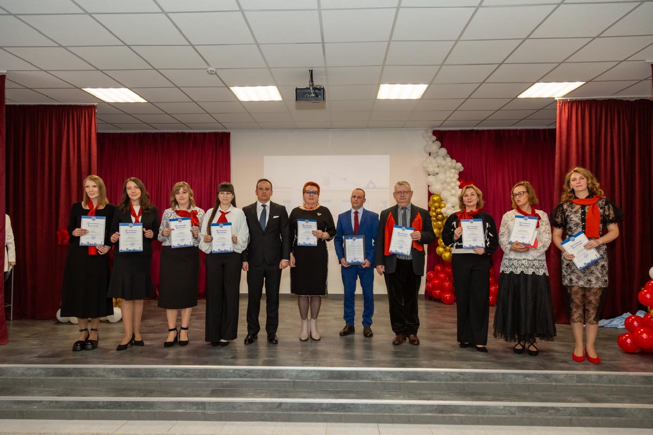 Школе №5 - 75!. Свой 75-й день рождения отметила брянская школа №5 имени Клавдии Ивановны Пушновой Школе №5 - 75!. Свой 75-й день рождения отметила брянская школа №5 имени Клавдии Ивановны Пушновой