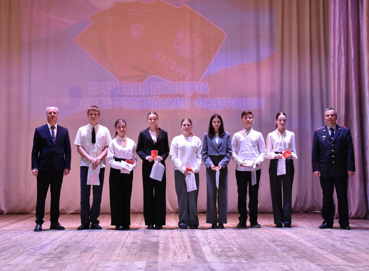 В городе Дятьково прошёл праздничный концерт «Под флагом единства» Ежегодно 4 ноября в России отмечается государственный праздник – День народного единства В городе Дятьково прошёл праздничный концерт «Под флагом единства» Ежегодно 4 ноября в России отмечается государственный праздник – День народного единства