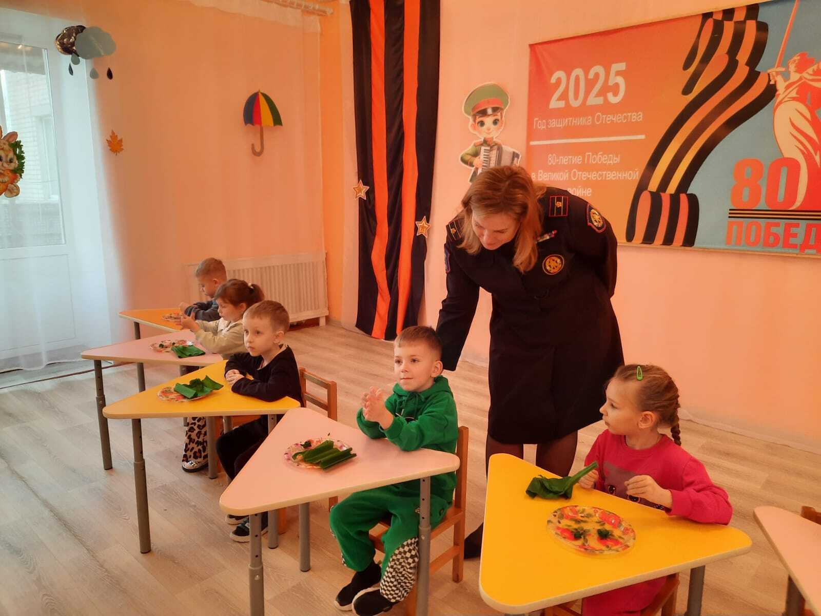 Если вдруг увидишь огонь или дым, звони по телефону 101 Если вдруг увидишь огонь или дым, звони по телефону 101