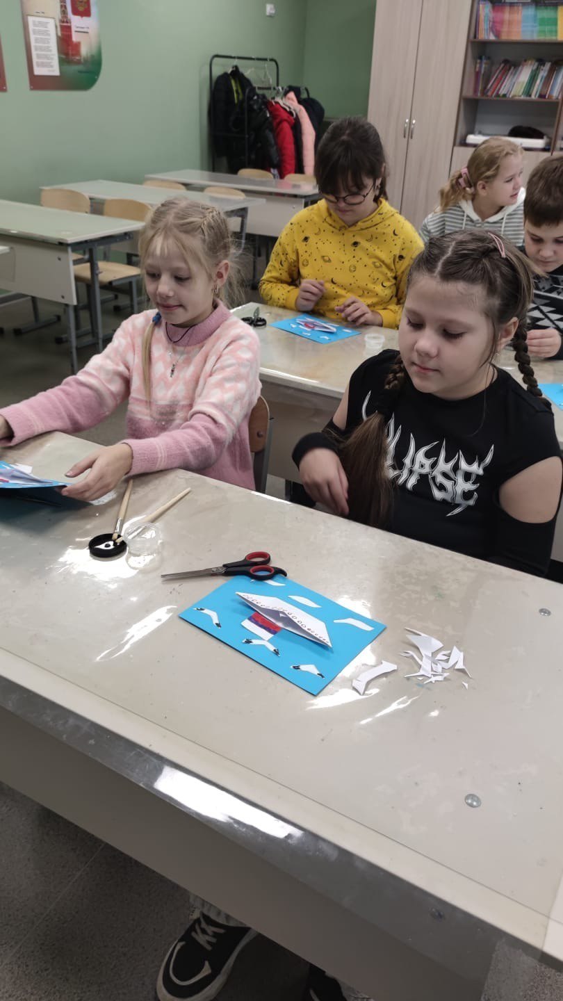 30 октября, в день моряка-надводника Жукова Наталья Алексеевна, педагог дополнительного образования МБУДО-СЮТ г.Клинцы, организовала увлекательный мастер-класс по оригами для учащихся начальных классов МБОУ Займищенская СОШ... 30 октября, в день моряка-надводника Жукова Наталья Алексеевна, педагог дополнительного образования МБУДО-СЮТ г.Клинцы, организовала увлекательный мастер-класс по оригами для учащихся начальных классов МБОУ Займищенская СОШ...