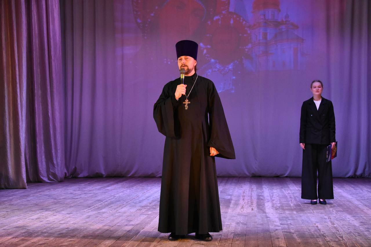 В городе Дятьково прошёл праздничный концерт «Под флагом единства» Ежегодно 4 ноября в России отмечается государственный праздник – День народного единства В городе Дятьково прошёл праздничный концерт «Под флагом единства» Ежегодно 4 ноября в России отмечается государственный праздник – День народного единства