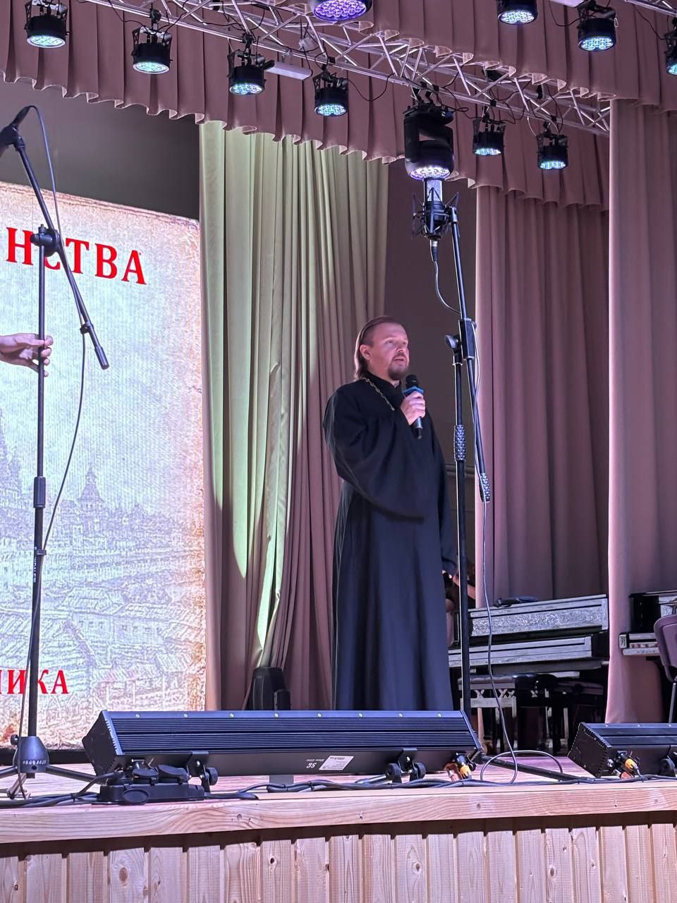 В Брянском областном колледже искусств состоялся торжественный концерт, посвященный Дню народного единства и проведенный по инициативе заведующего отделом духовно-нравственного воспитания молодежи Брянской епархии отца... В Брянском областном колледже искусств состоялся торжественный концерт, посвященный Дню народного единства и проведенный по инициативе заведующего отделом духовно-нравственного воспитания молодежи Брянской епархии отца...