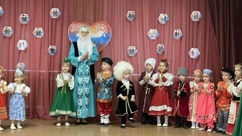 30. 10. 2025 года под девизом «Вместе мы — Россия», в МБДОУ – детский сад №22 «Солнышко», прошло яркое и масштабное событие посвящённое празднованию – «Дня народного единства» 30. 10. 2025 года под девизом «Вместе мы — Россия», в МБДОУ – детский сад №22 «Солнышко», прошло яркое и масштабное событие посвящённое празднованию – «Дня народного единства»