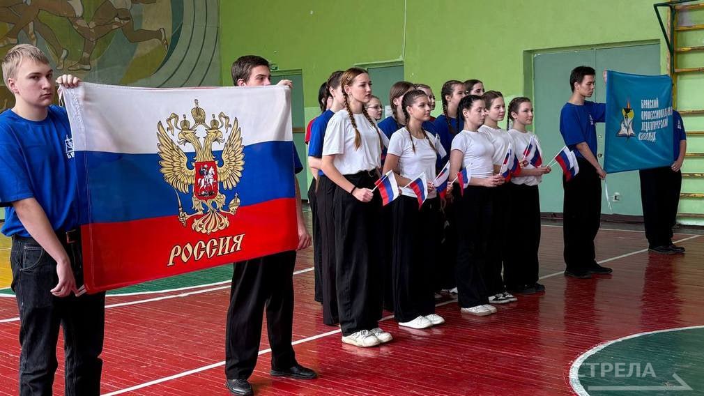 Сегодня, 31 октября, в Брянском профессионально-педагогическом колледже состоялся флешмоб «Единством сильна Россия. Если будет Россия, значит, будем и мы!»
