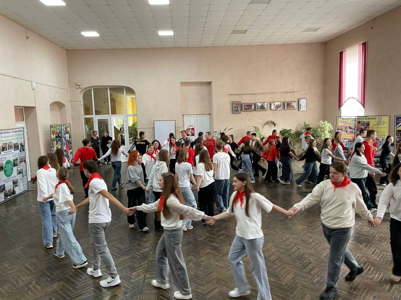 Накануне Всероссийского праздника «День народного единства» в МБОУ-СОШ №2 им.А.И.Герцена вместе с партнёрами – АНО Центром социального развития «ДЕЙСТВУЙ» и волонтёрами отряда "Росток" для обучающихся 7-х классов прошло... Накануне Всероссийского праздника «День народного единства» в МБОУ-СОШ №2 им.А.И.Герцена вместе с партнёрами – АНО Центром социального развития «ДЕЙСТВУЙ» и волонтёрами отряда "Росток" для обучающихся 7-х классов прошло...