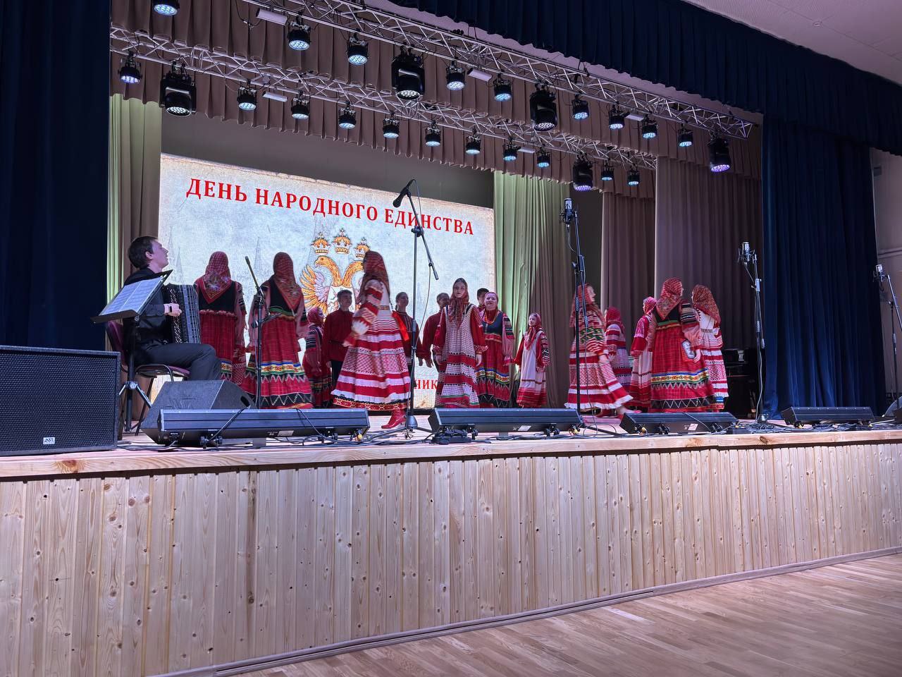 В Брянском областном колледже искусств состоялся торжественный концерт, посвященный Дню народного единства и проведенный по инициативе заведующего отделом духовно-нравственного воспитания молодежи Брянской епархии отца... В Брянском областном колледже искусств состоялся торжественный концерт, посвященный Дню народного единства и проведенный по инициативе заведующего отделом духовно-нравственного воспитания молодежи Брянской епархии отца...