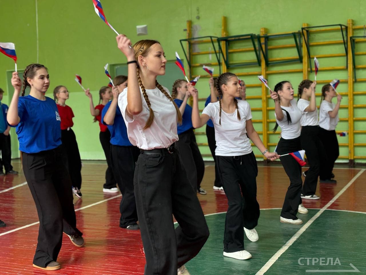 Сегодня, 31 октября, в Брянском профессионально-педагогическом колледже состоялся флешмоб «Единством сильна Россия. Если будет Россия, значит, будем и мы!» Сегодня, 31 октября, в Брянском профессионально-педагогическом колледже состоялся флешмоб «Единством сильна Россия. Если будет Россия, значит, будем и мы!»