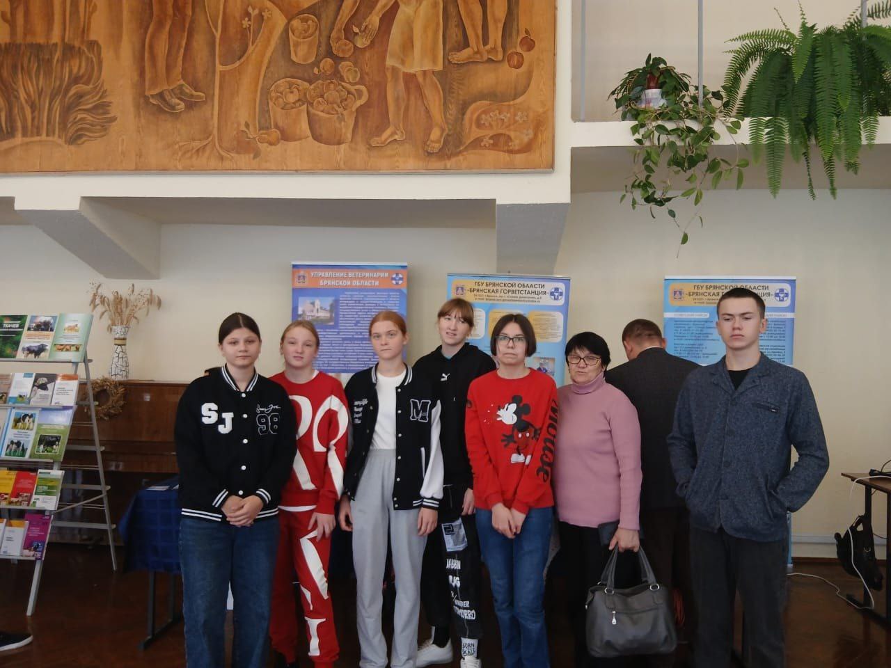 31 октября в Брянском ГАУ прошёл день открытых дверей, в котором приняли участие ученики Агротехкласса МБОУ Хмелевская ООШ совместно с преподавателями 31 октября в Брянском ГАУ прошёл день открытых дверей, в котором приняли участие ученики Агротехкласса МБОУ Хмелевская ООШ совместно с преподавателями